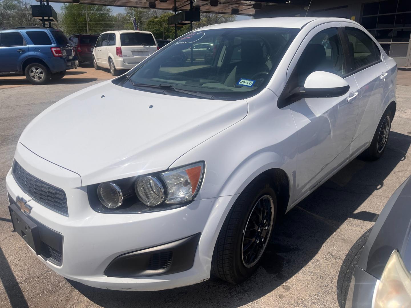 2016 WHITE CHEVROLET SONIC LS LS Auto Sedan (1G1JA5SH9G4) with an 1.8L L4 DOHC 24V engine, 6A transmission, located at 8101 E. Skelly Dr., Tulsa, OK, 74129, (918) 592-3593, 36.121891, -95.888802 - Photo#0